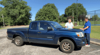 Chiếc bán tải Toyota Tacoma này đã đi được quãng đường dài khoảng...60 vòng quanh trái đất sau 14 năm